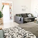 Charming Old Town Apartment With Ac In Bratislava アパート