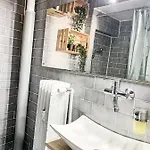 Charming Old Town Apartment With Ac In Bratislava アパート