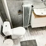Charming Old Town Apartment With Ac In Bratislava ブラチスラヴァ