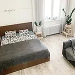 Charming Old Town Apartment With Ac In Bratislava *